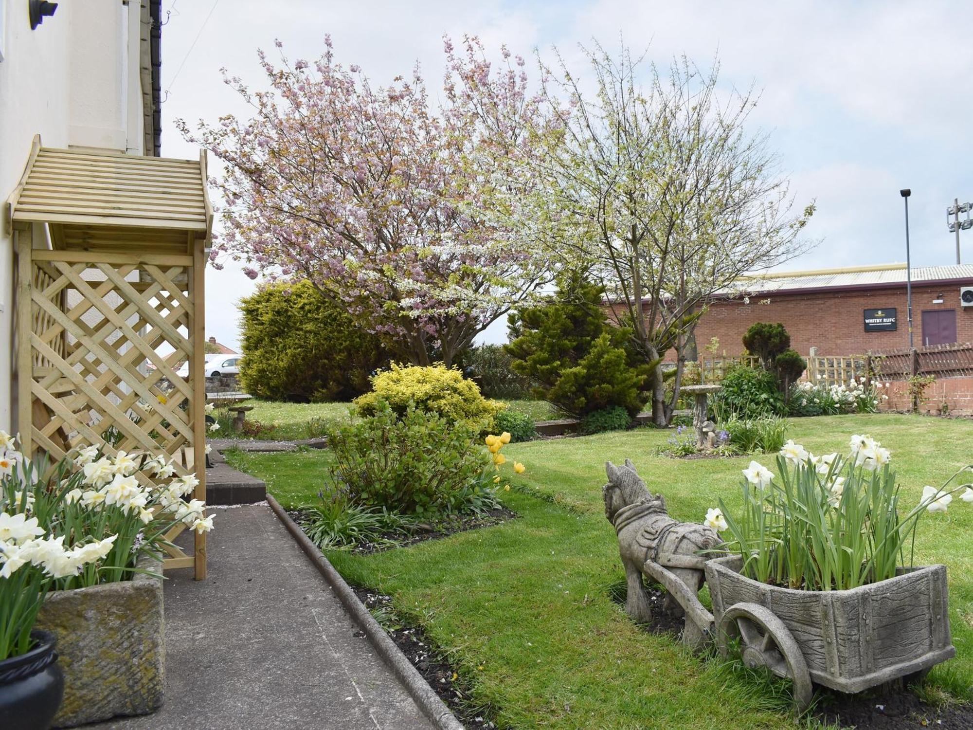 The Garth Villa Whitby Exterior photo